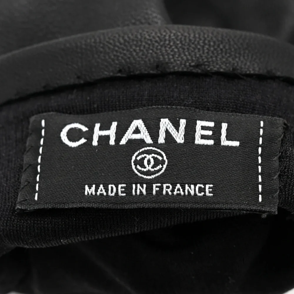 CHANEL CC Black leather Gloves with Pink Details